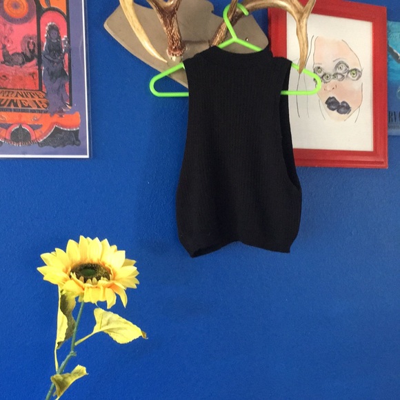 SOLDMock Neck Sleeveless Crop Top - Picture 2 of 7